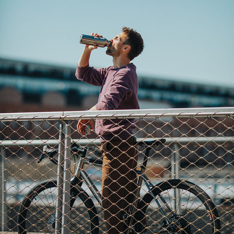 12oz-rise-reflect-with-bamboo-cap-q5 16oz_rise_reflect_man_bike_square.jpg