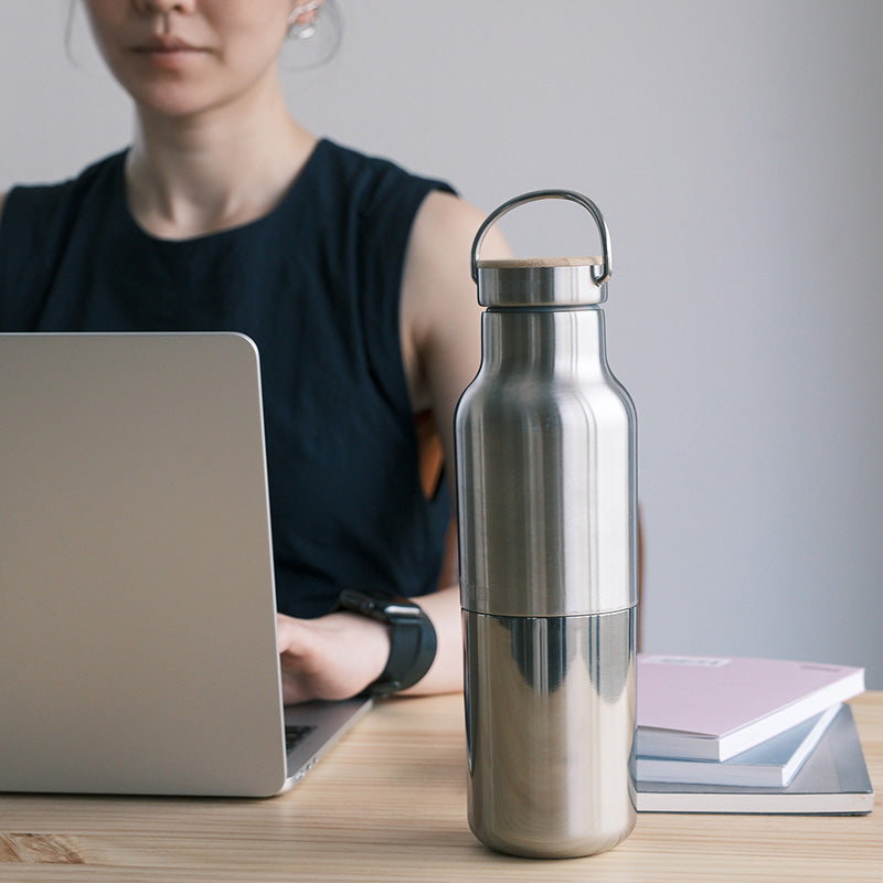 20oz-rise-reflect-with-bamboo-cap-y2 20oz_rise_reflect_desk_laptop_square.jpg
