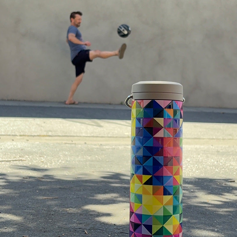 20oz-tkwide-with-twist-cap-mosaic-q7 20oz_tkwide_bottle_seasonal_mosaic_soccerball_player_square.jpg
