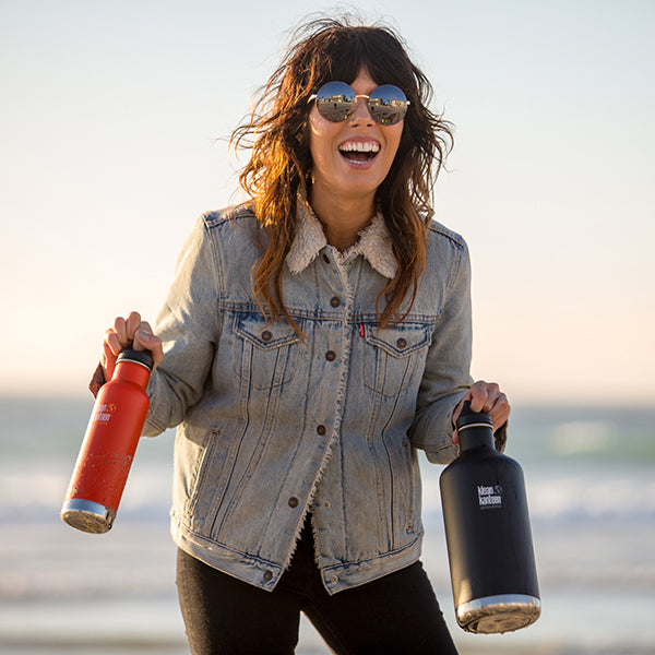 64oz-classic-with-loop-cap-h3 64oz_insulated_classic_black_beach_smile_square.jpg