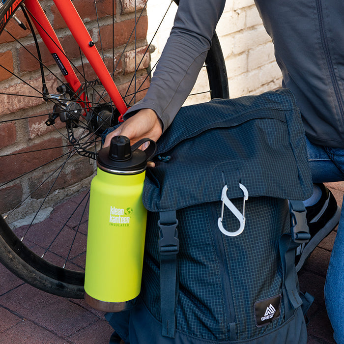 tkwide-chug-cap-i8 K32TKWSSL-JP-Bottle-Biking-Chug-Cap-lifestyle.jpg