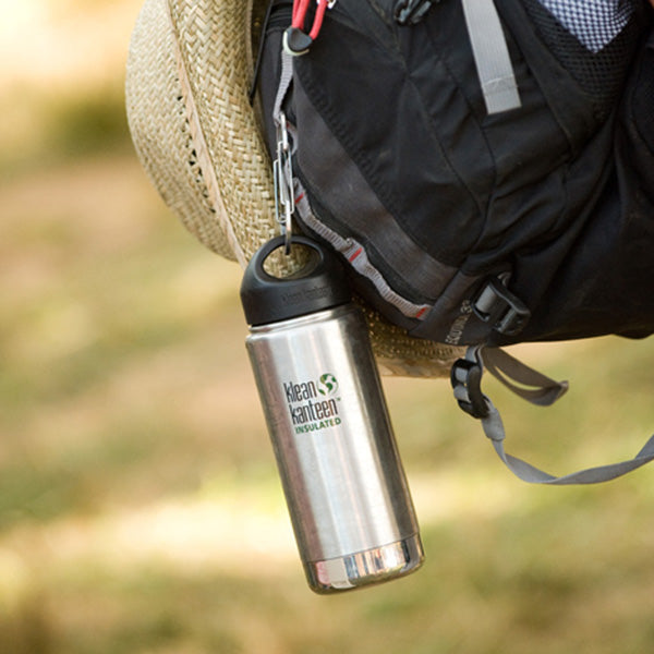 steel-s-biner-3-z0 carabiner_steel_bottle_backpack_lifestyle_dd4fef2d-f5d2-4f32-ac05-c706bd6b518e.jpg