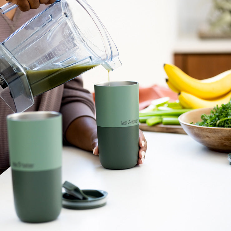 smoothie-set-g6 smoothie_kit_rise_tumbler_smoothie_pour.jpg